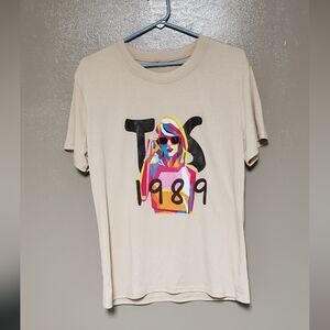 Taylor Swift tan t shirt size Medium